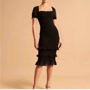 NEW WITH TAGS Abercrombie Smocked MIDI dress - Black - Size Small